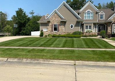 Northern Iowa Lawn & Snow home exterior lawn care